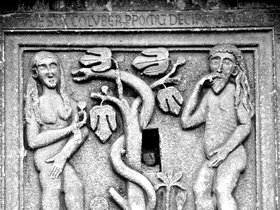 Cattedrale di Rapolla, Caduta di Adamo ed Eva, bassorilievo. [Dal sito web: http://www.basileleusonline.it/sarolo-da-muro]