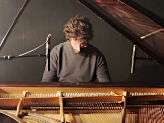 Il maestro Luigi Bellino al pianoforte