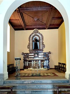 Il presbiterio della Chiesa della Madonna del Carmine