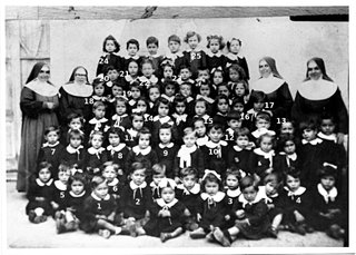 Bambini di Sant'Andrea di Conza all'Asilo Infantile