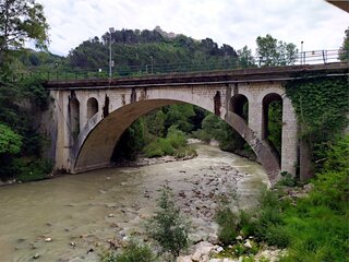 Il fiume Sele e il ponte Mefita di Contursi Terme